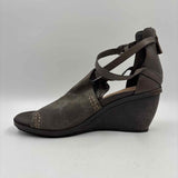 Naked feet Women's Shoe Size 7 Taupe Solid Sandals