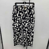 Chico's Women's Size 6 Black Floral Capris