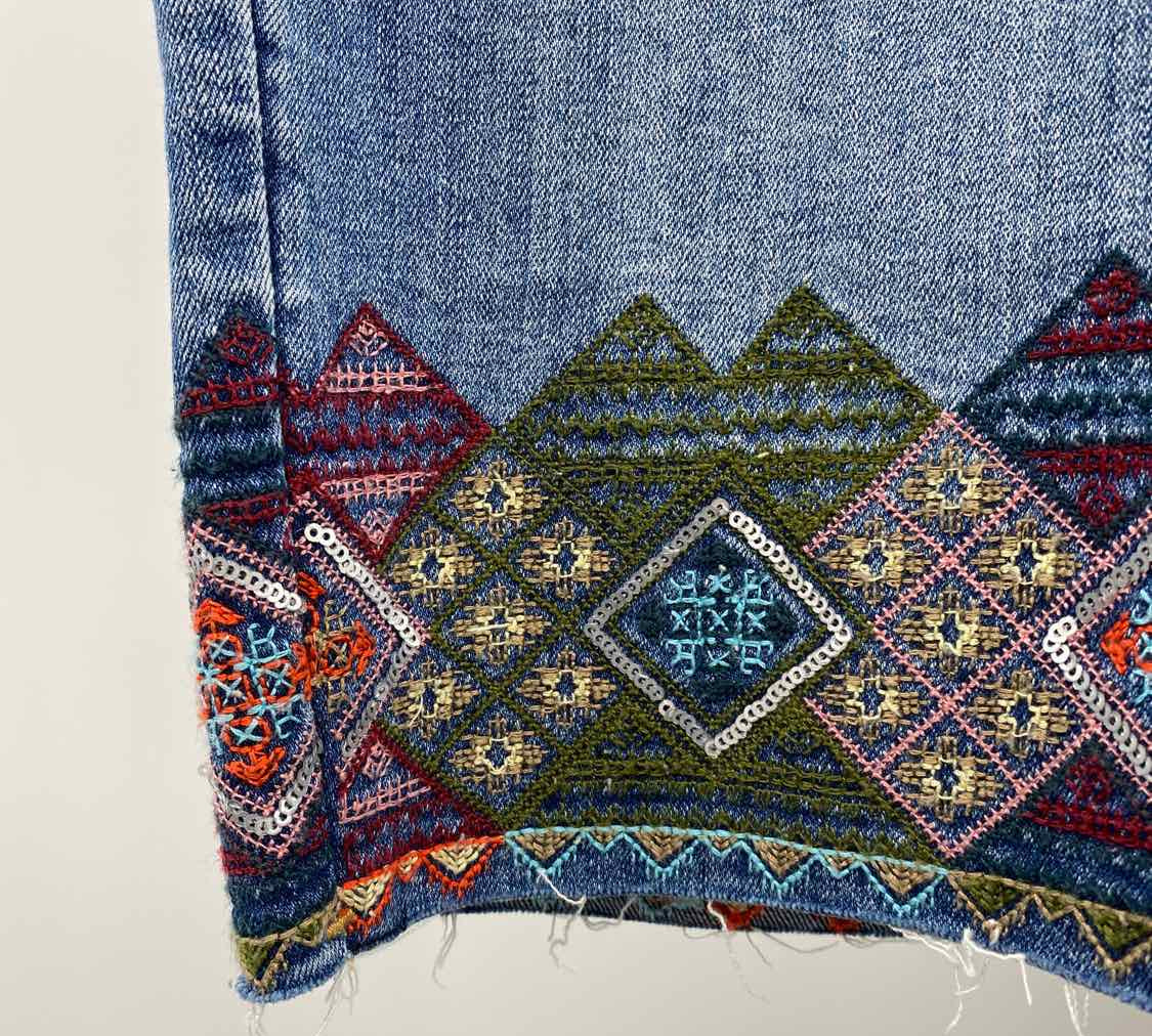 Designal Women's Size 6 Blue Embroidered Skirt
