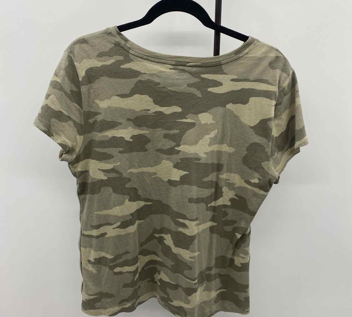 Athleta Women's Size L Olive Camoflage Short Sleeve Shirt