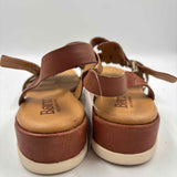 Born Women's Shoe Size 7 Caramel Solid Sandals
