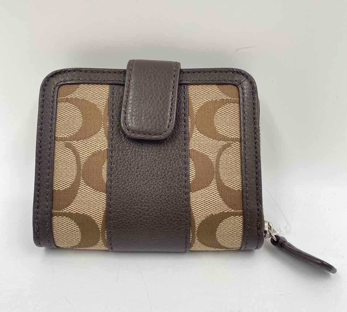 Coach Women's Tan Luxe Signature Wallet