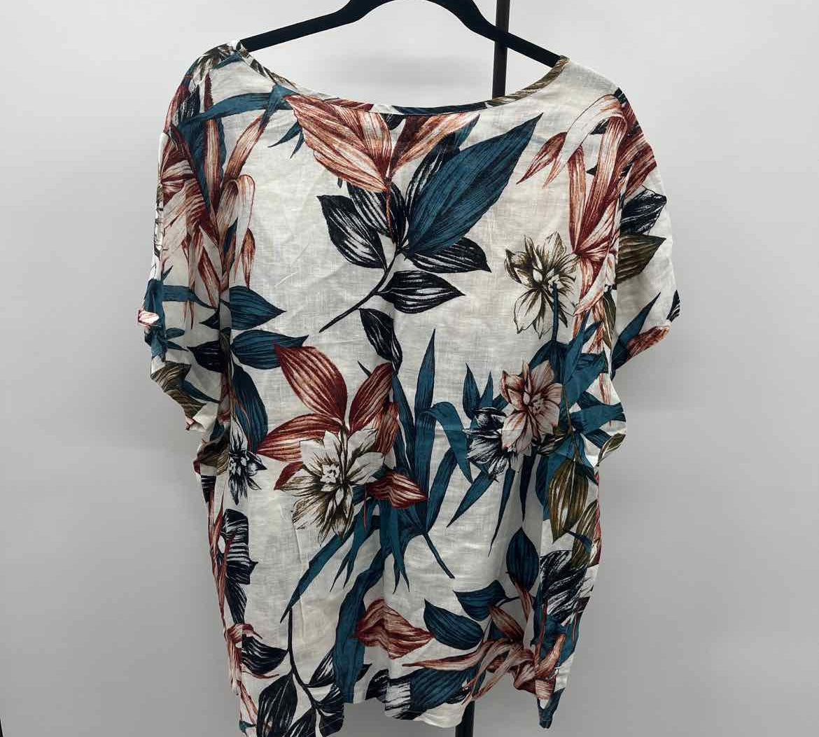 C&C California Women's Size 2X White Floral Short Sleeve Shirt