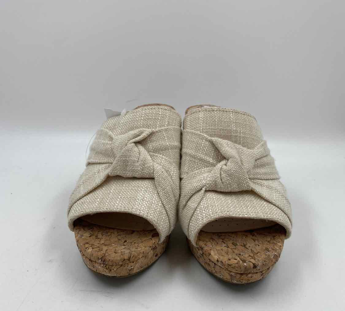 Life Stride Women's Shoe Size 7.5 Beige Textured Sandals