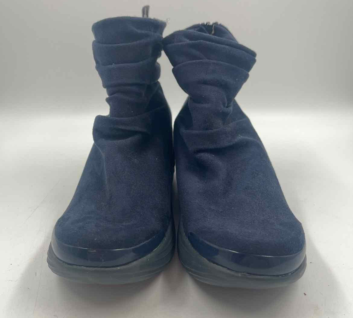 Bzees Women's Shoe Size 9W Navy Solid Boots