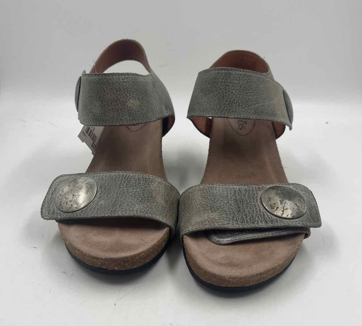 Taos Women's Shoe Size 7.5 Gray Textured Sandals