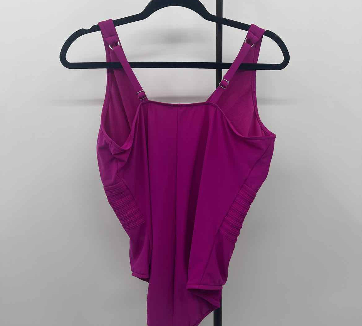 Aqua Green Women's Size 18 Magenta Solid Swimsuit - 1 Piece