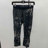 Nike Women's Size 6 Black Abstract Capris