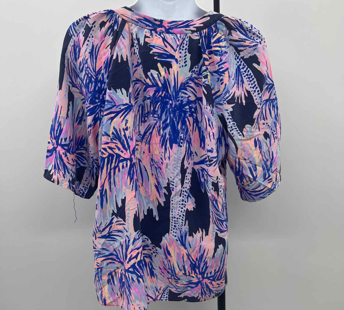 Lilly Pulitzer Women's Size M Blue Palm Trees Short Sleeve Shirt