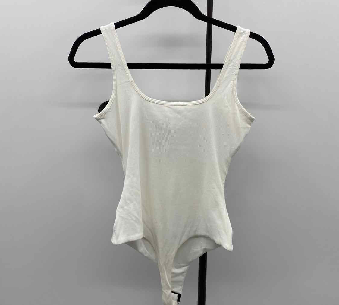 Klassy Network Women's Size L White Ribbed Tank