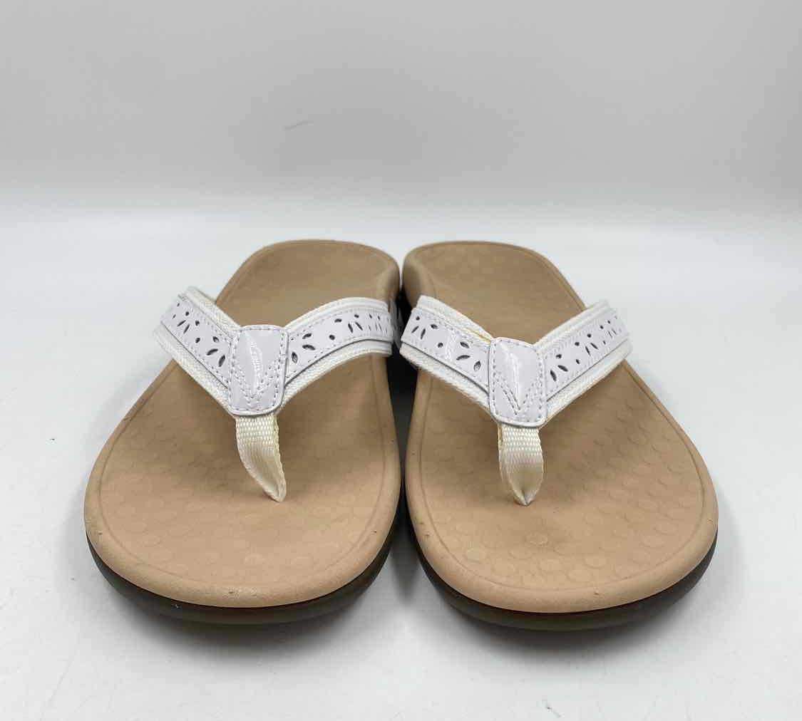 vionic Women's Shoe Size 8 White Laser Cut Sandals