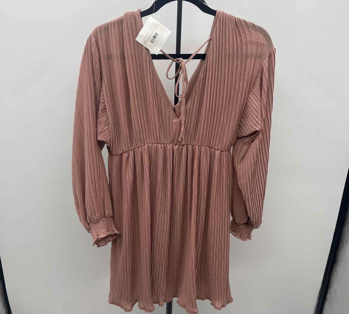 peach love Women's Size 6 Blush Textured Dress