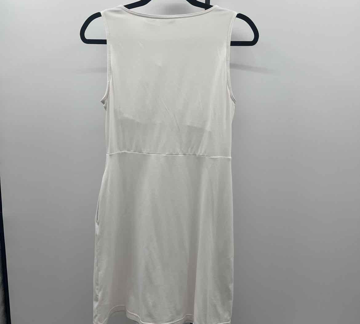 Willow Blossom Women's Size 6 White Solid Dress