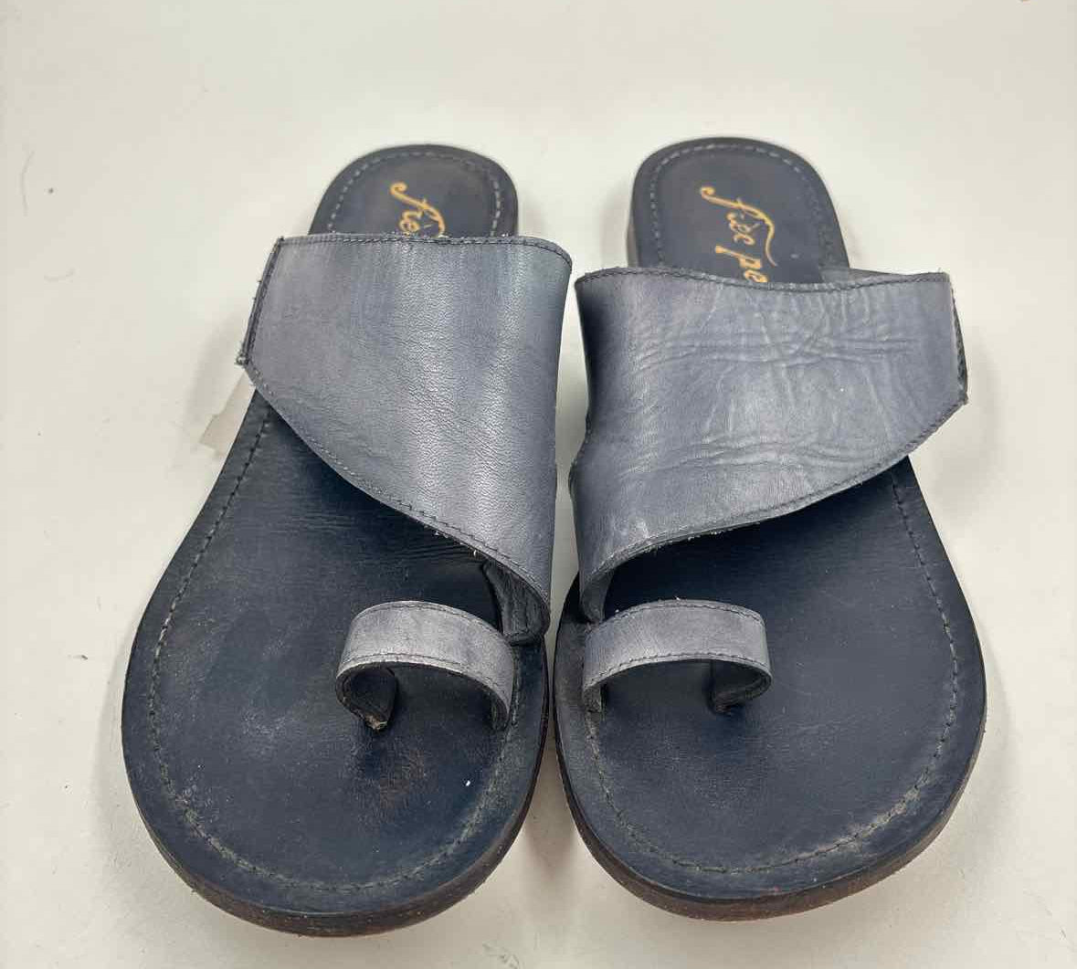 Free People Junior's Shoe Size 7 Navy Solid Sandals