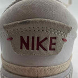 Nike Women's Shoe Size 7 White Solid Sneakers