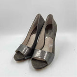 Michael Kors Women's Shoe Size 7.5 Gray Solid Heels