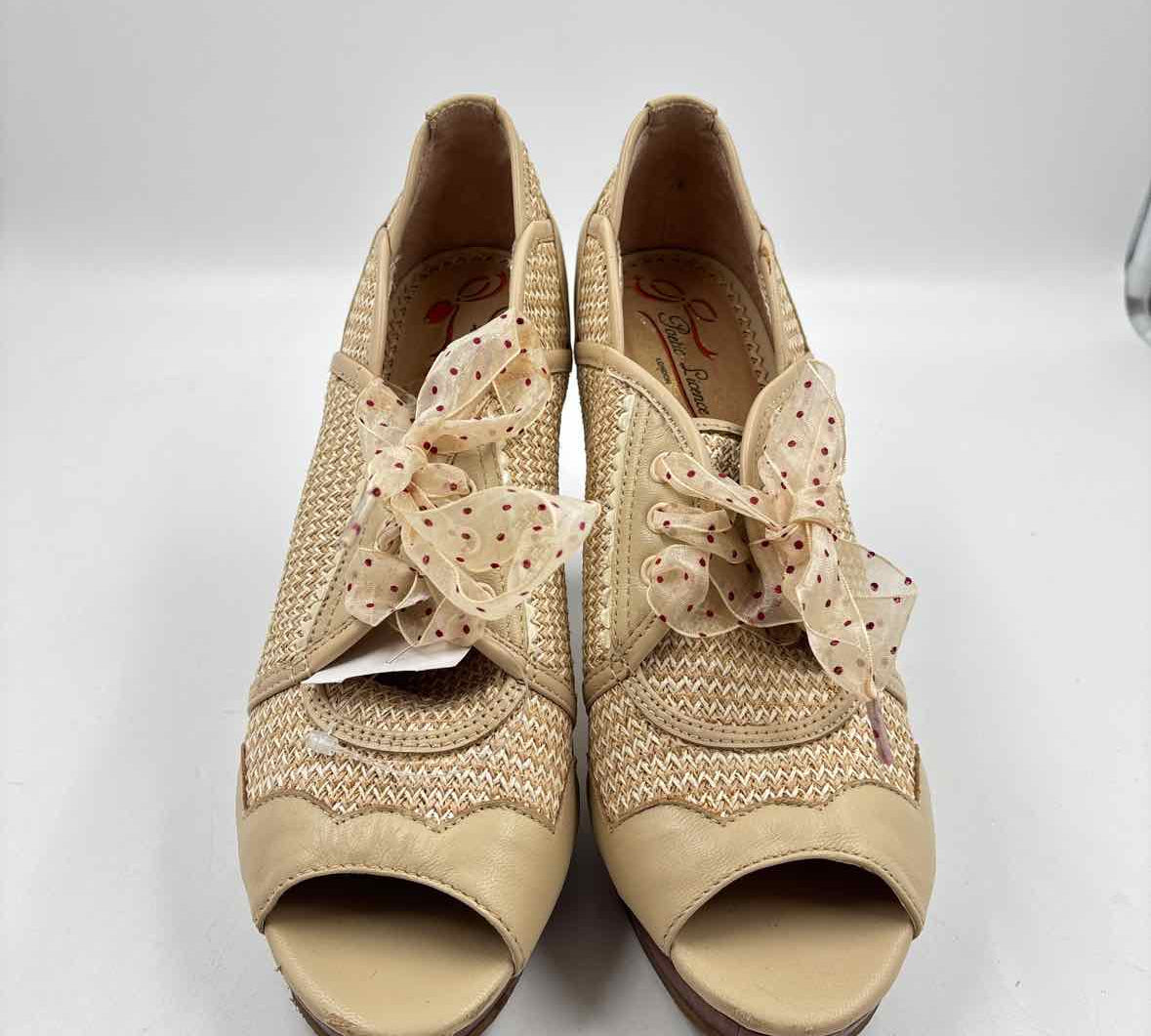 Poetic Licence Women's Shoe Size 8 camel Textured Heels