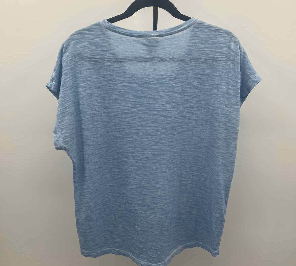 Chico's Women's Size M Blue Textured Short Sleeve Shirt