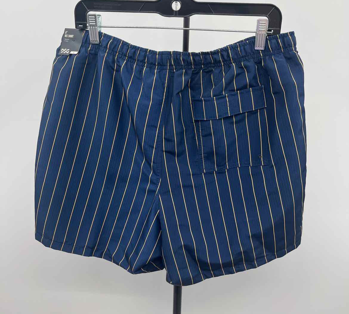 DSG Women's Size 10 Navy Stripe Shorts