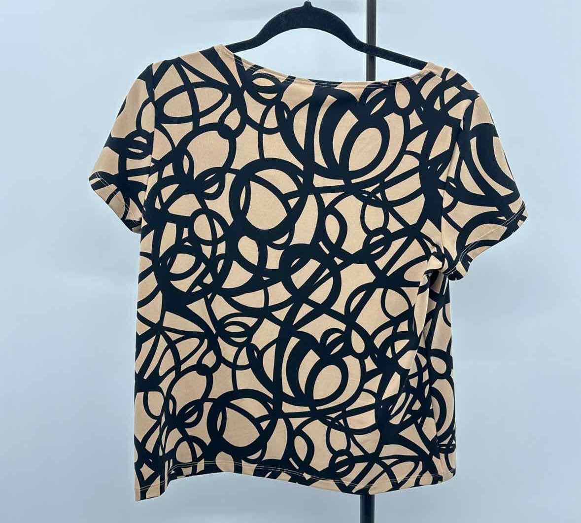 Chico's Women's Size M Tan Abstract Short Sleeve Shirt