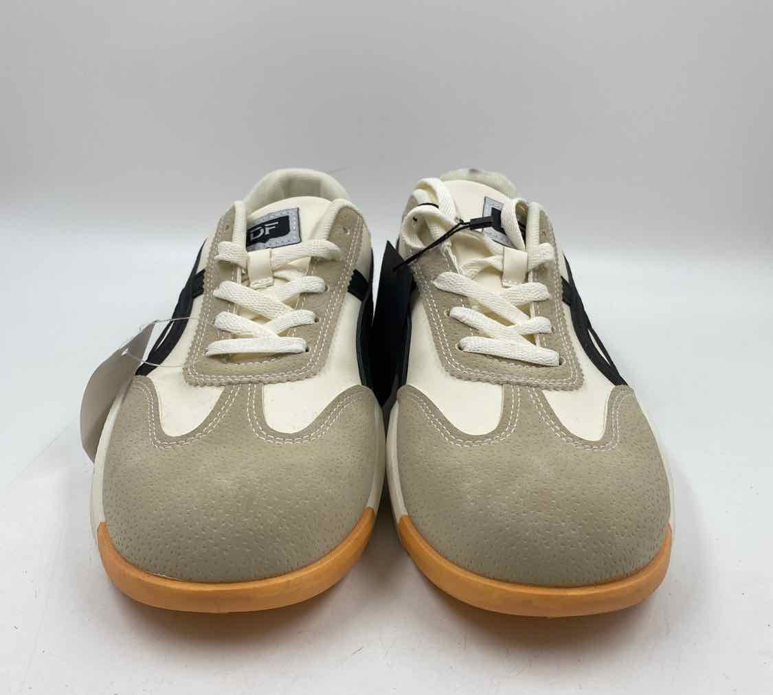 De Florance Women's Shoe Size 9.5 Beige Textured Sneakers