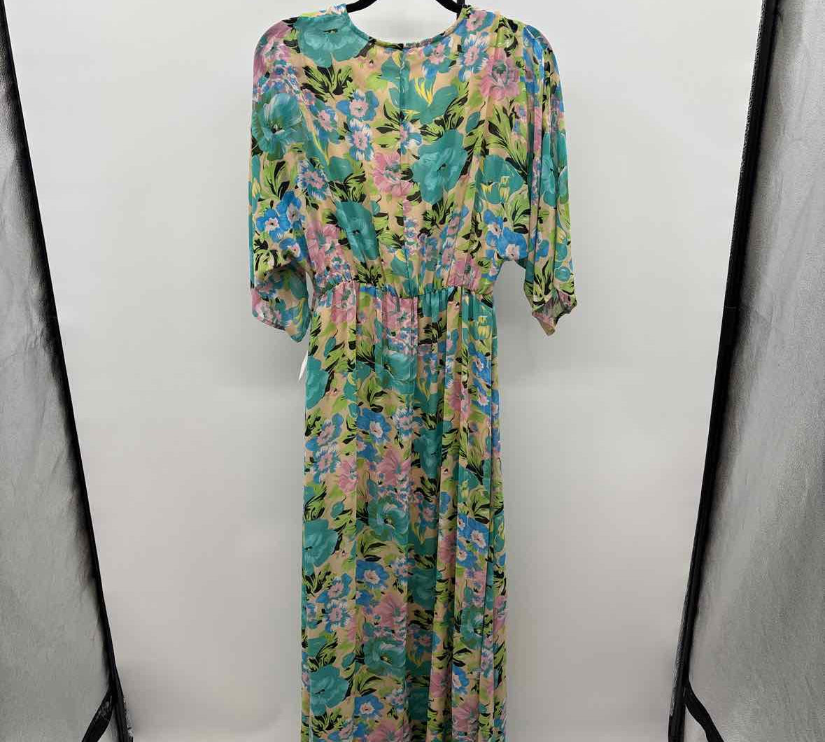 entro Women's Size 6 Teal Floral Dress
