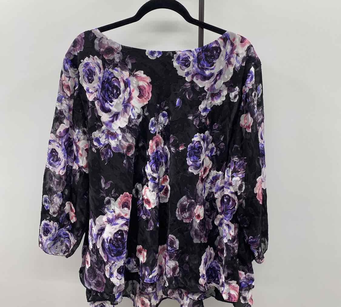 JNS Women's Size 1X Fuschia Abstract Short Sleeve Shirt