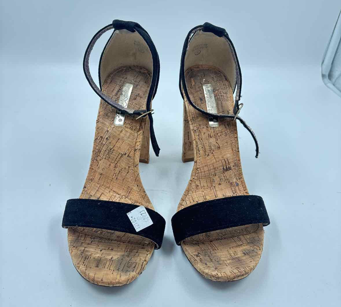 Lov mark Women's Shoe Size 8 Black Textured Sandals