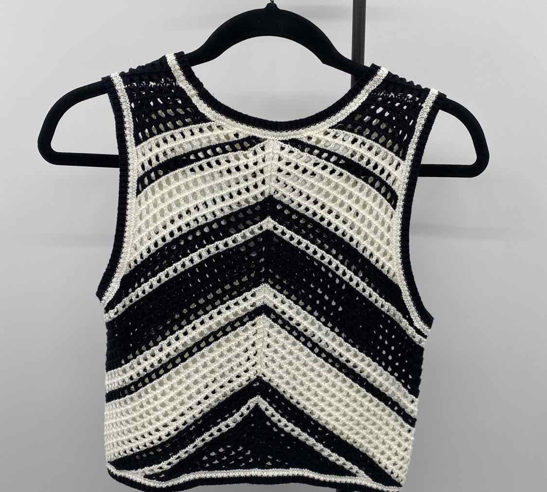Willow & Wind Women's Size L Black Crochet Sleeveless Shirt