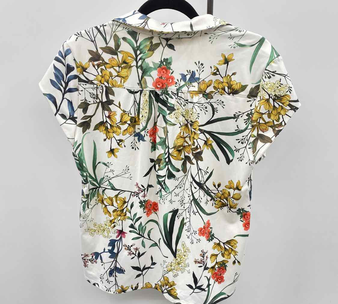Chico's Women's Size M White Floral Short Sleeve Shirt