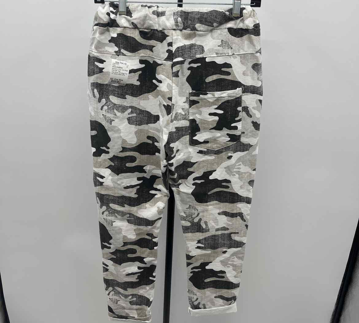 Free for Humanity Women's Size One Size Gray Camoflage Pants
