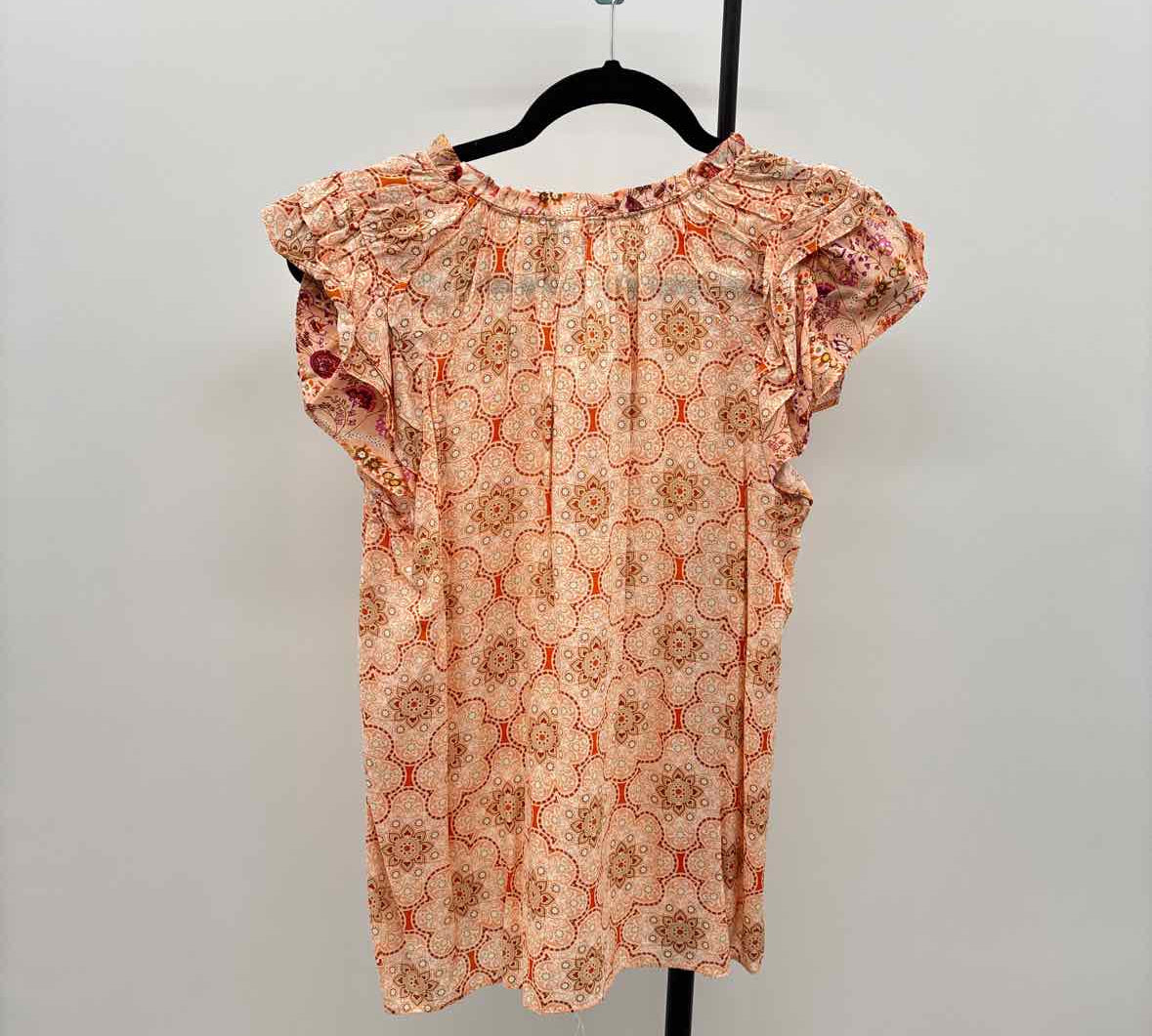 Rose & Olive Women's Size S Peach medallion Short Sleeve Shirt