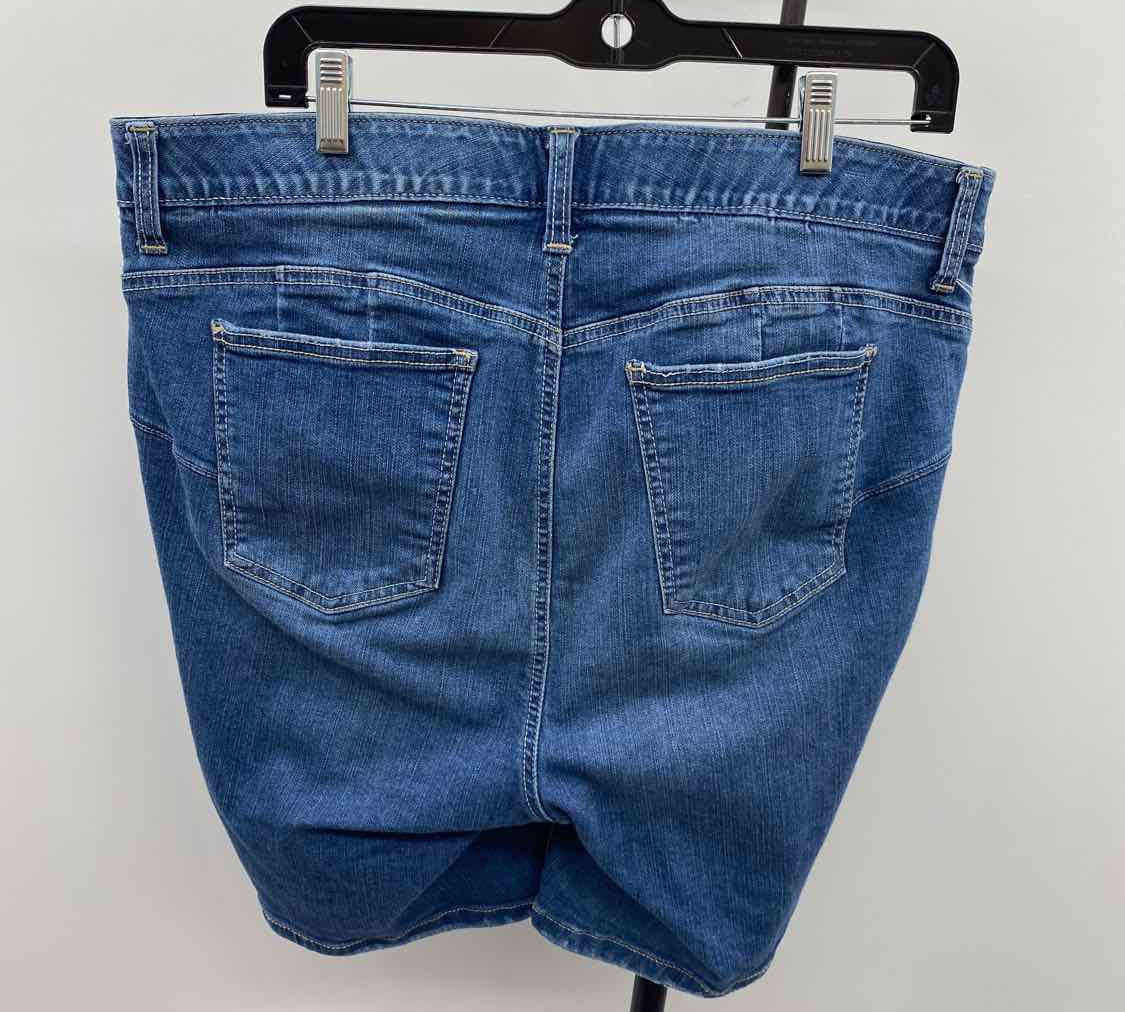 Torrid Women's Size 18 Blue Solid Shorts