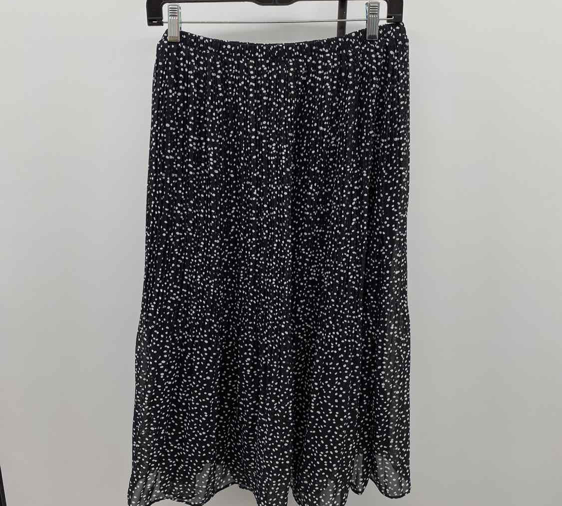 WD NY Women's Size 10 Black Spotted Skirt
