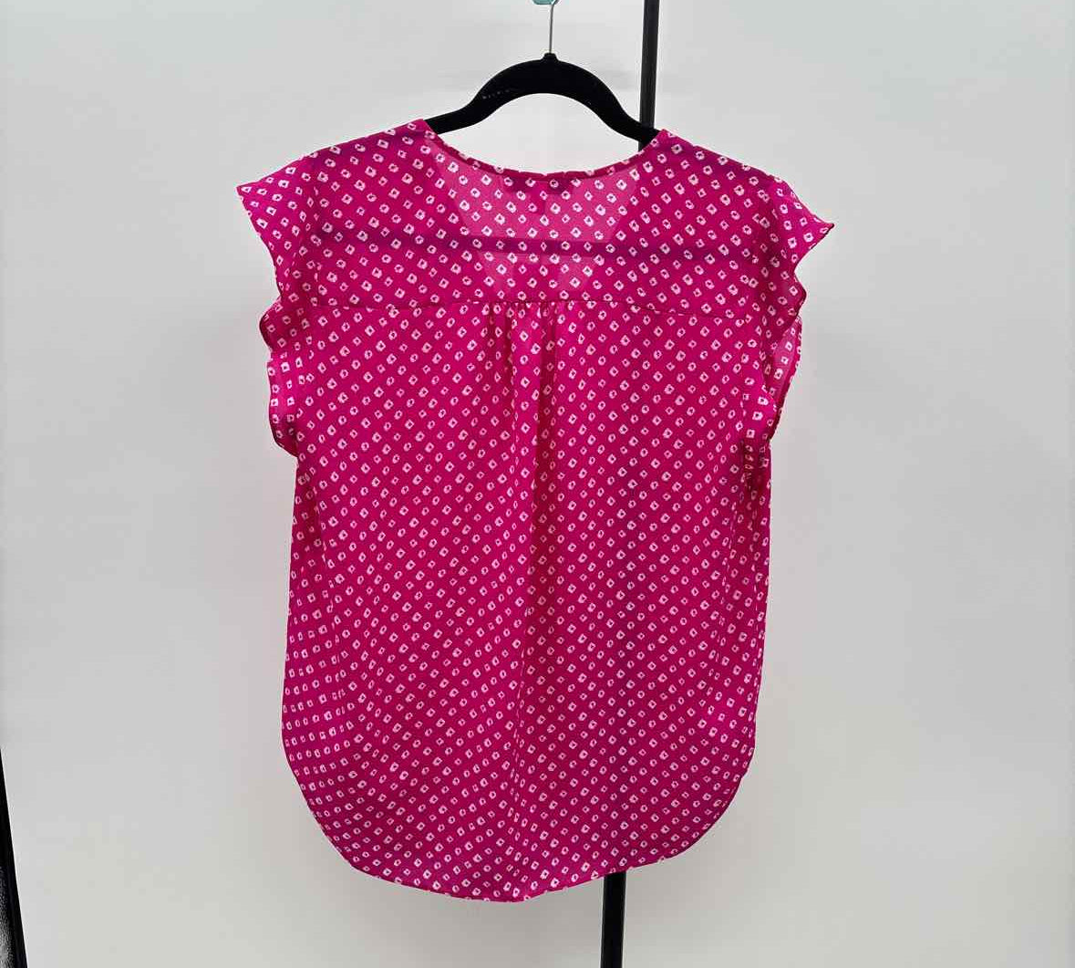 Chaus Women's Size S Fuschia Spotted Short Sleeve Shirt