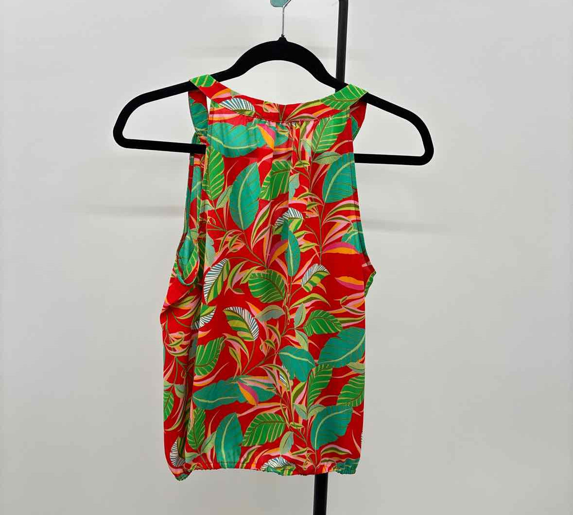 Rose & Olive Women's Size S Red Floral Sleeveless Shirt