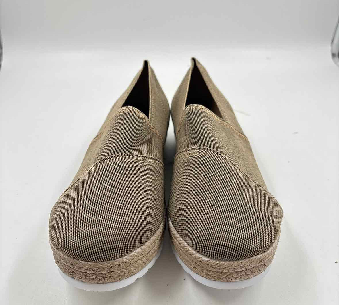Charleston Women's Shoe Size 8 Beige Textured Casual Shoes
