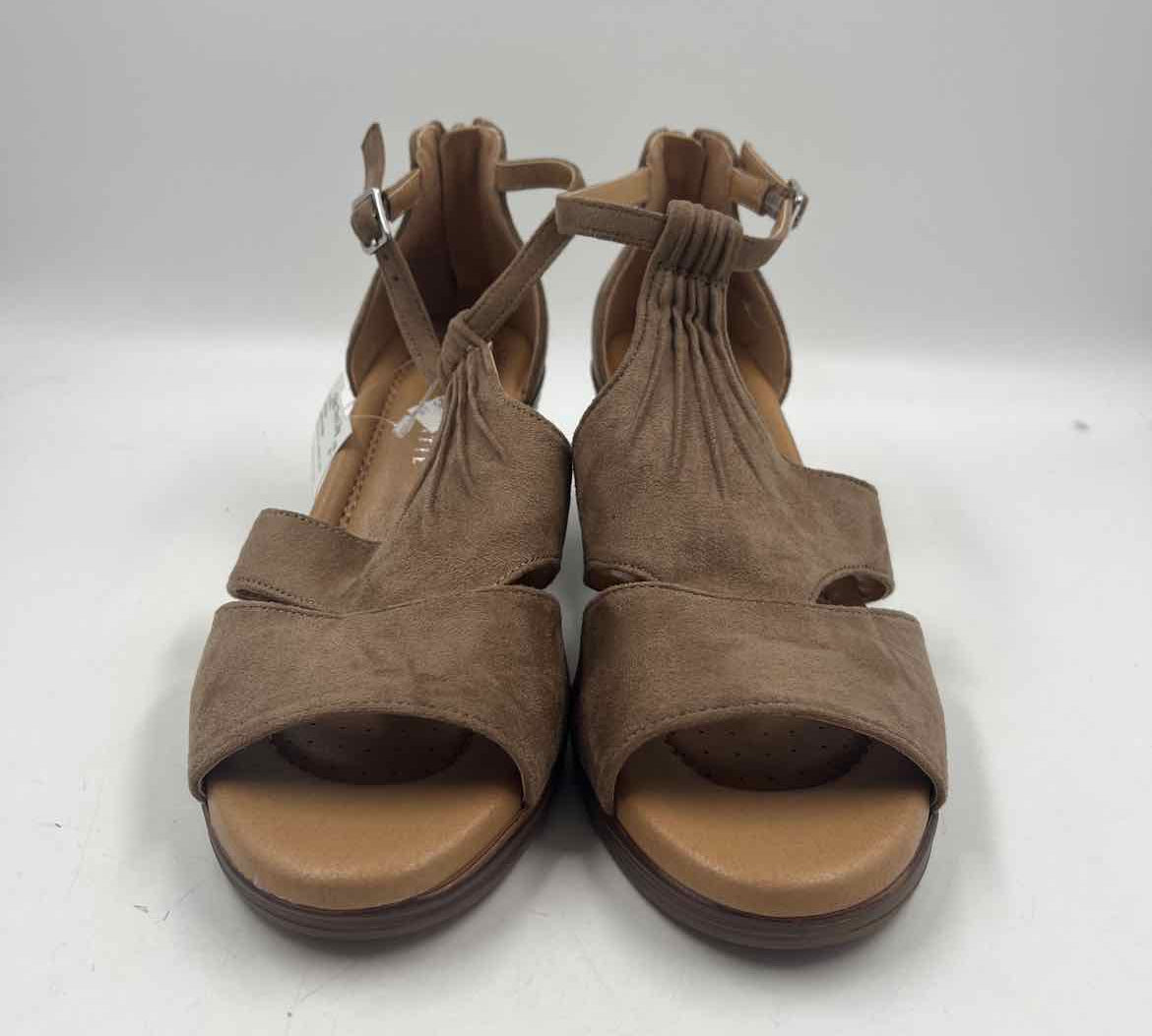 Kelly & Katie Women's Shoe Size 9 Caramel Solid Wedges
