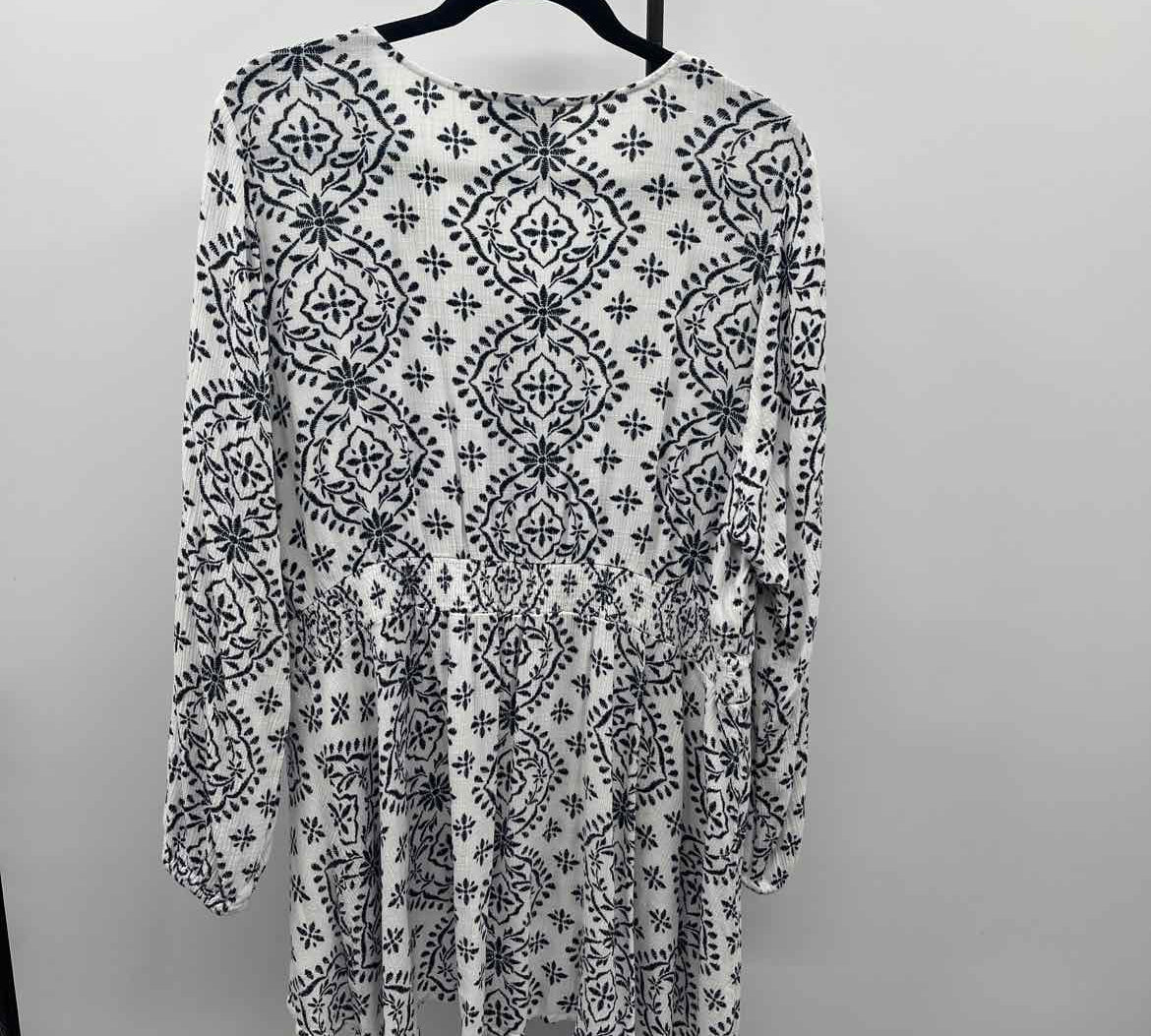 Lane Bryant Women's Size 1X White Abstract Tunic