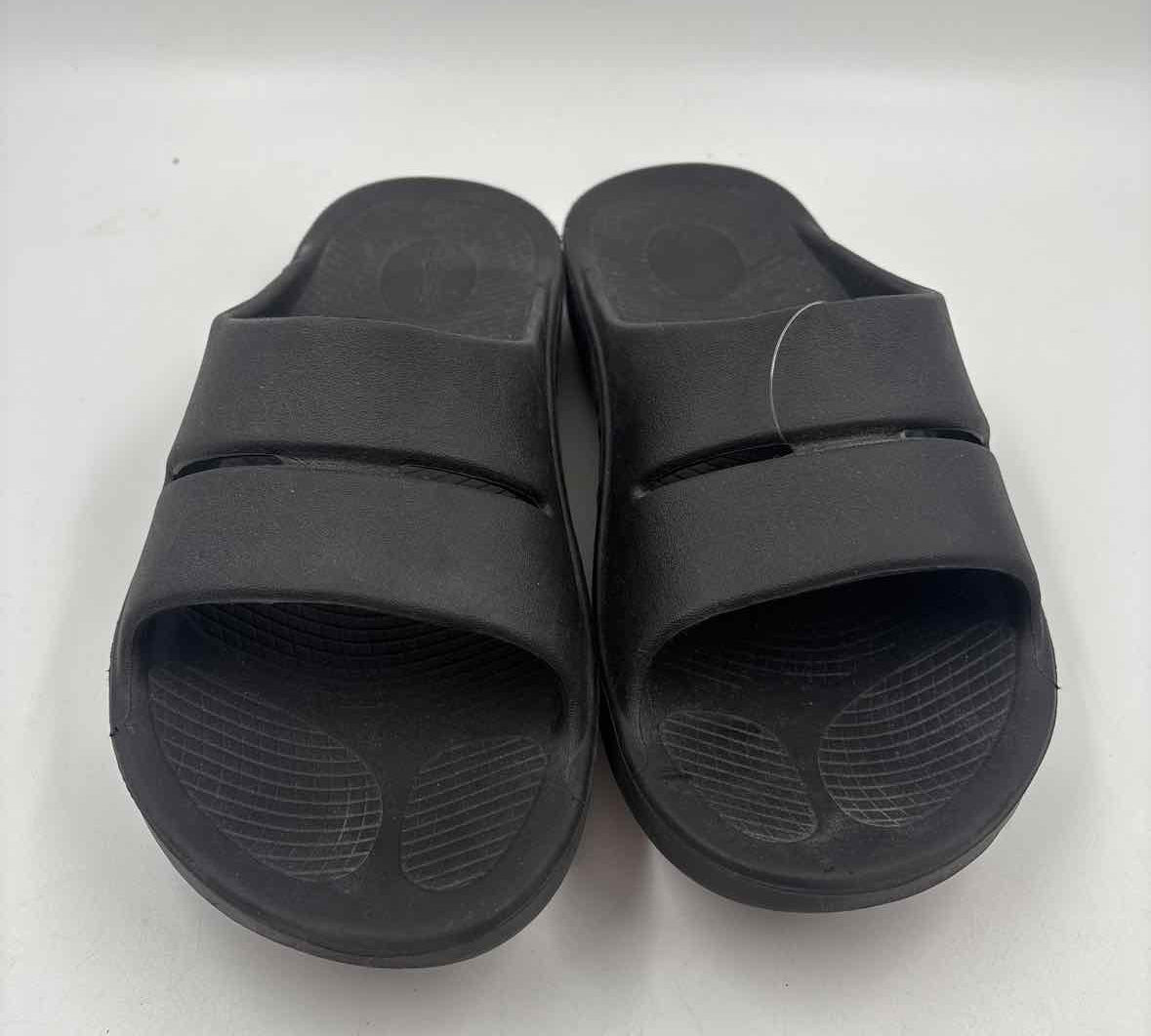 oofos Women's Shoe Size 10 Black Solid Sandals