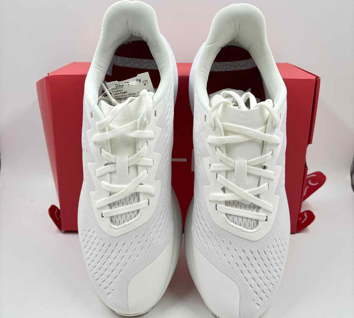 Lane Eight Women's Shoe Size 9 White Textured Sneakers