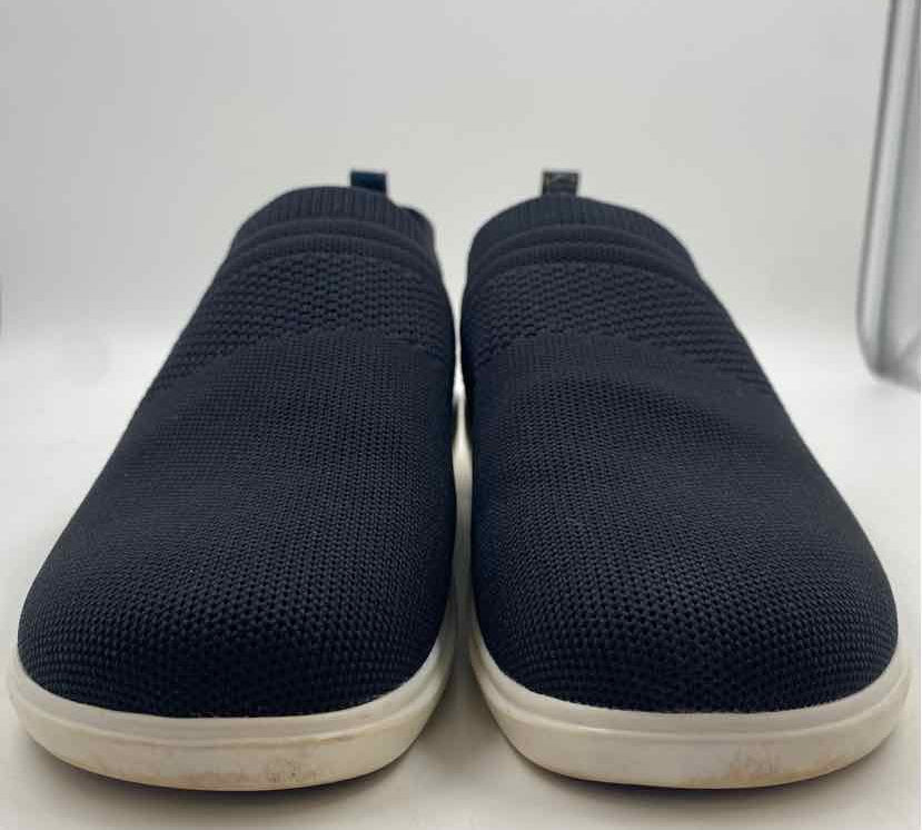 Klogs Women's Shoe Size 11 Black Textured Sneakers