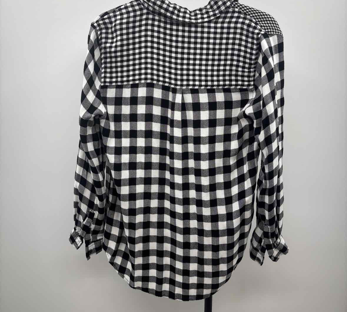 Beachlunchlounge Women's Size S Black Checkered Long Sleeve Shirt