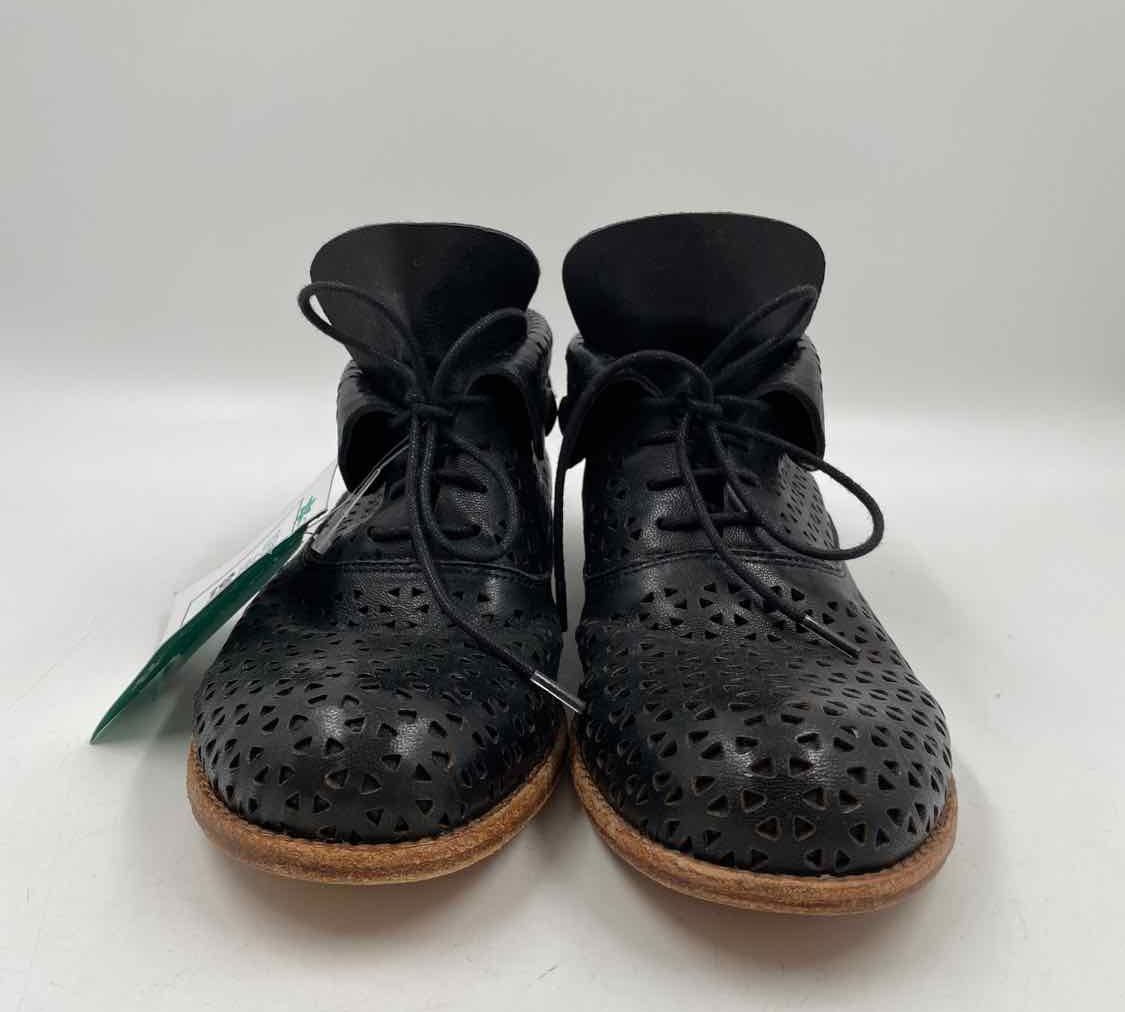 Patricia Nash Women's Shoe Size 6 Black Laser Cut Casual Shoes
