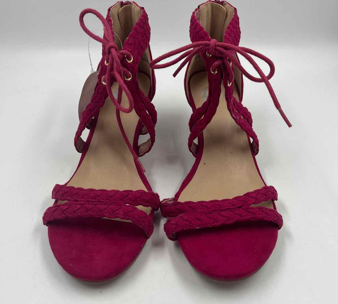 Akira Women's Shoe Size 7.5 Fuschia Textured Sandals