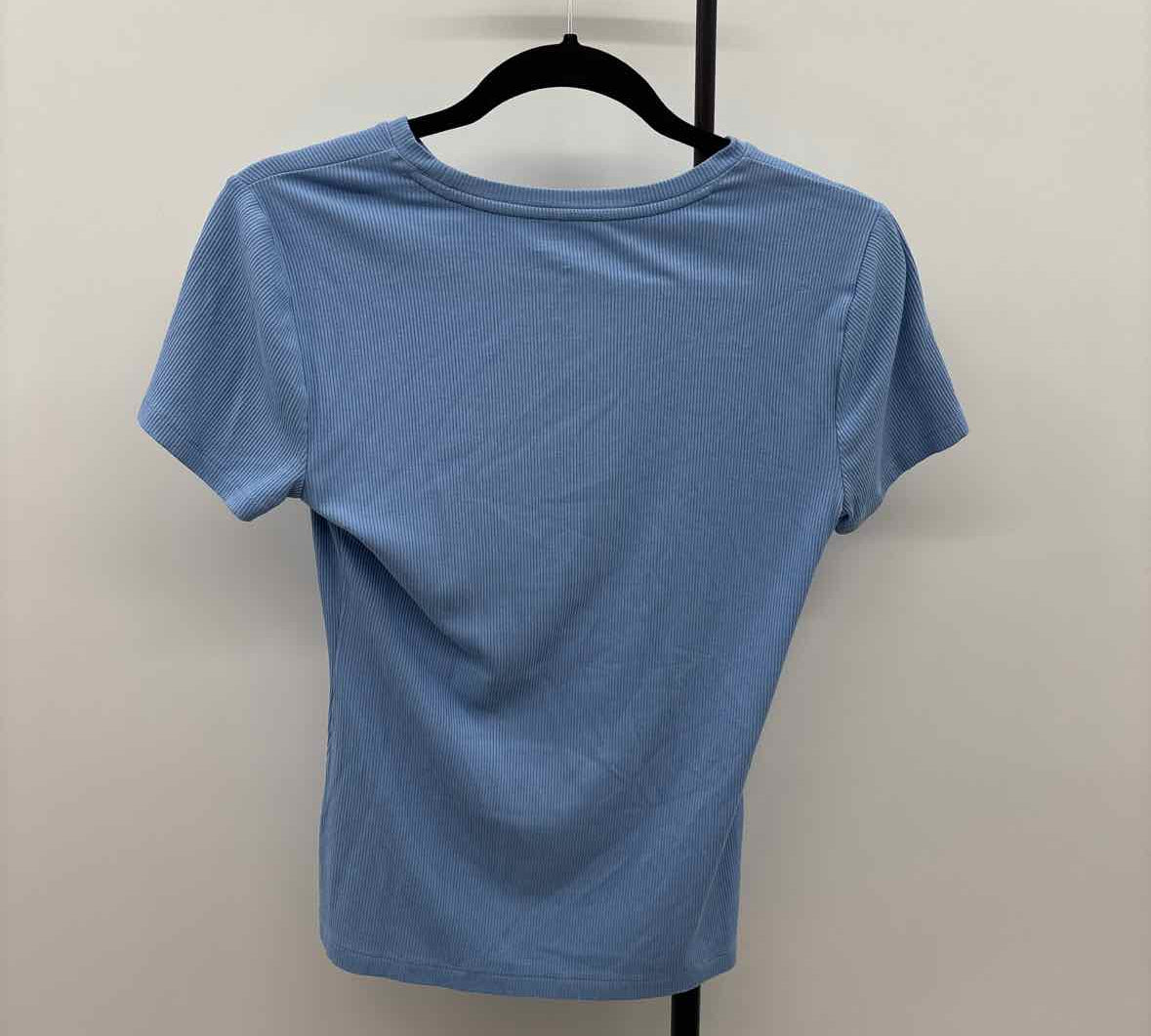 Nine West Women's Size M Blue Ribbed Short Sleeve Shirt