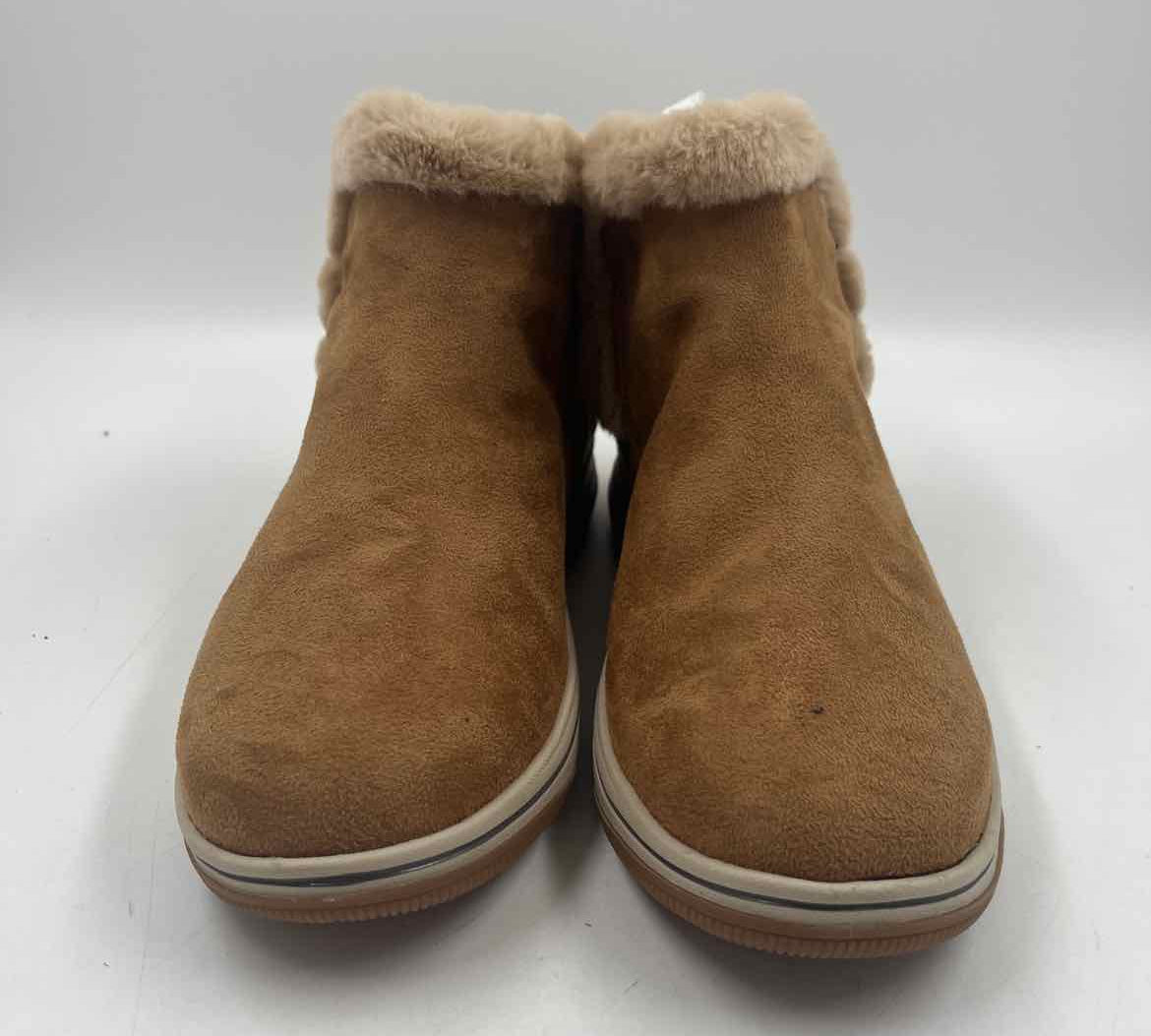 Clarks Women's Shoe Size 8 Tan Solid Boots