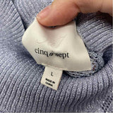 5 a 7 Women's Size L Lavender Textured Sweater