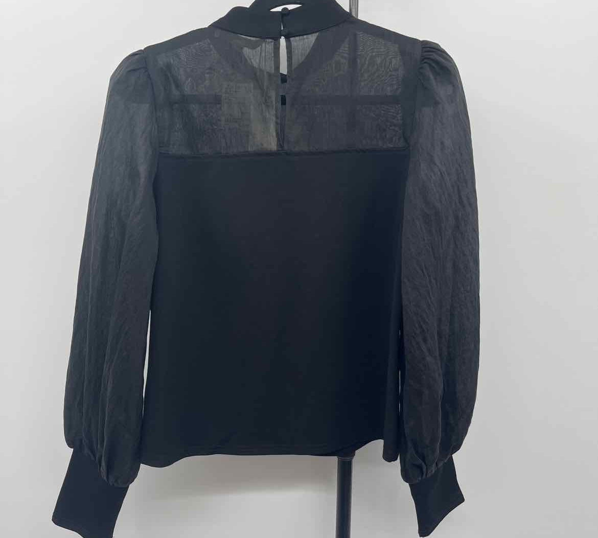 Flat White Junior's Size M Black Solid Long Sleeve Shirt