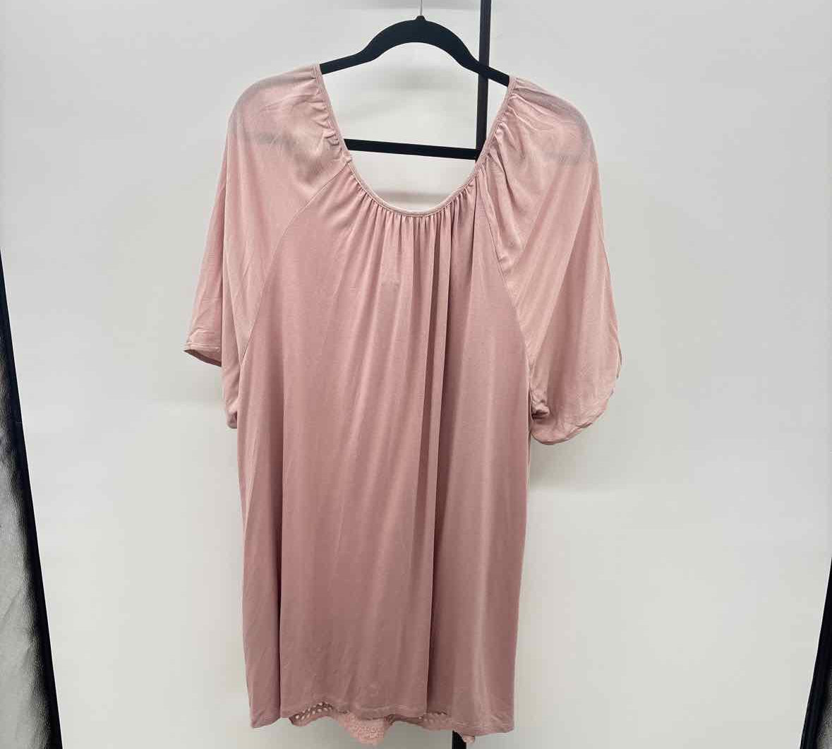 Avenue Women's Size 2X Mauve Solid Short Sleeve Shirt